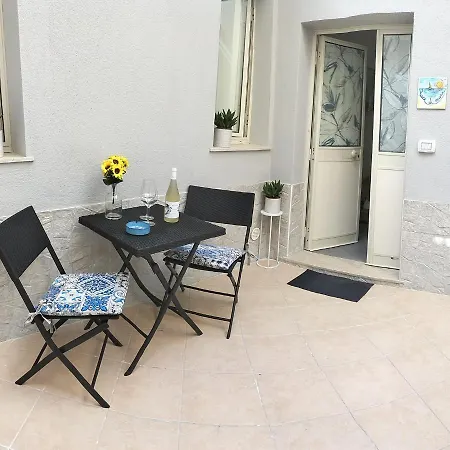 Luce Di Mare Apartment *
